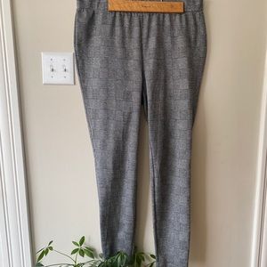 Hi! I'm Plaid Leggings!